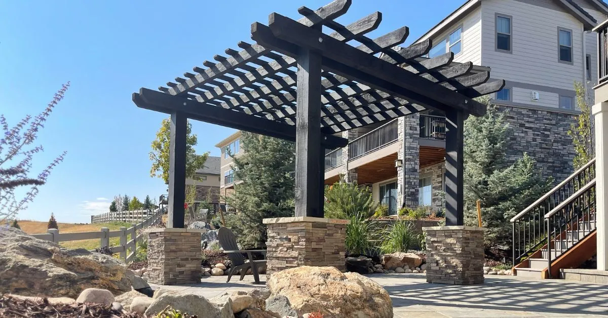 pergola builder